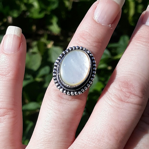 New Mother of Pearl 925 Silver Ring. - Picture 2 of 7